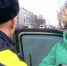 В Великих Луках дорожные полицейские поздравили женщин с 8 марта - Luki.Ru