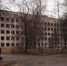 Опасный объект: великолучанам напомнили о рисках заброшенного корпуса на улице Больничной - Luki.Ru